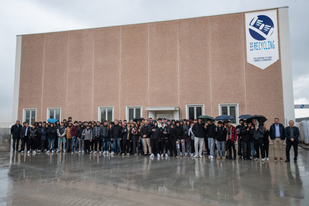 Studenti dell’ITT Enrico Fermi di Frascati in visita allo stabilimento ESO Recycling di Tolentino